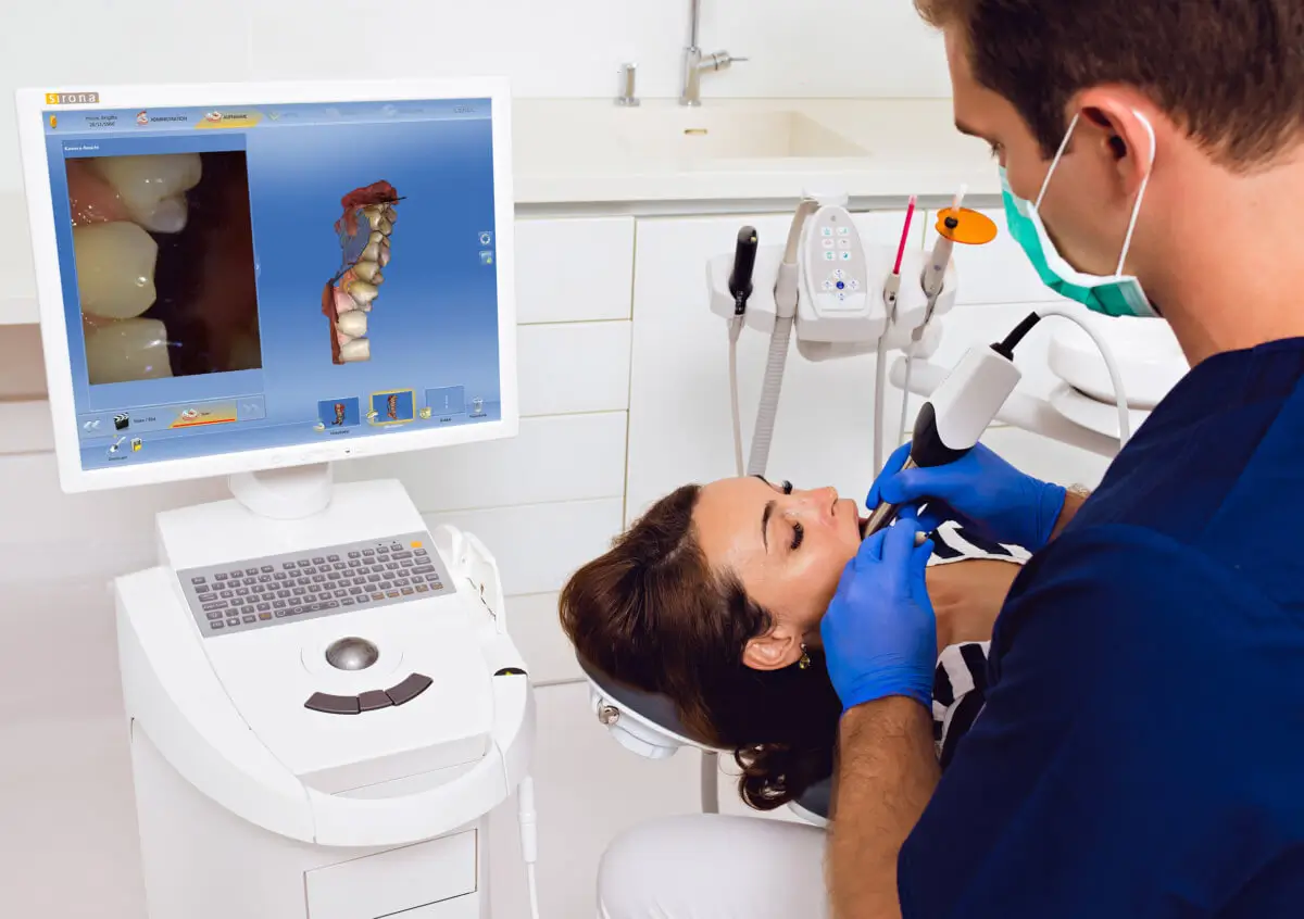3D-Diagnostik und digitale Implantatplanung für präzise Zahnimplantate