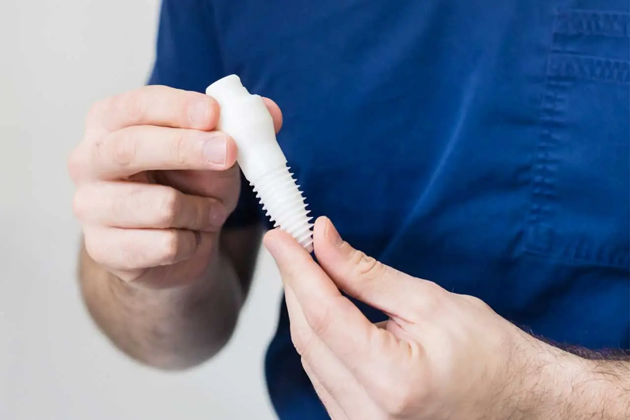 Keramikimplantat, biologische Zahnmedizin